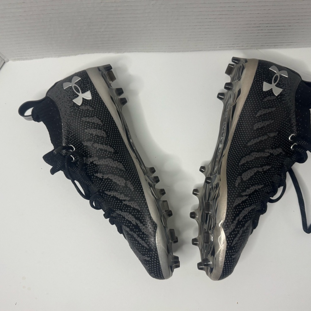 Under Armour Black and Silver football cleats Sports Sneakers Size 9